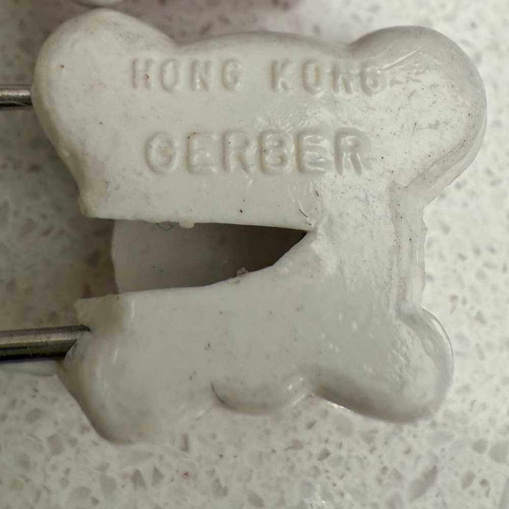 Set of 4 Vintage Bear Diaper Pins White Bears Red Bow Ties Nursery Retro Baby - Picture 5 of 7